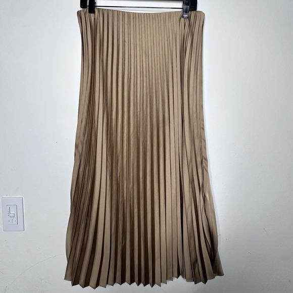 J. Crew Dresses & Skirts - J. Crew Gwyneth Pleated Midi Skirt